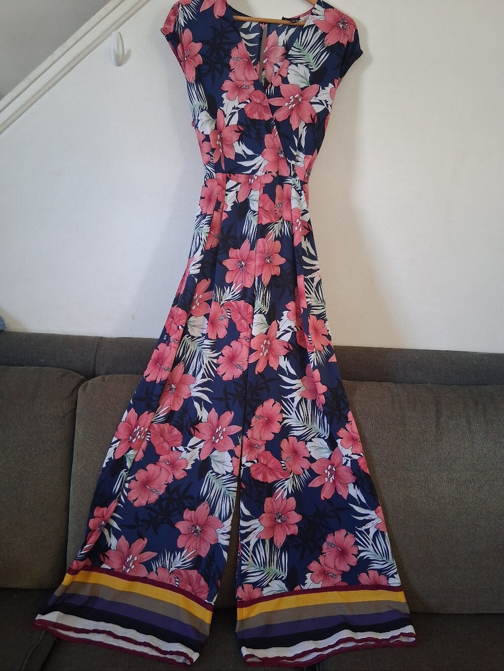 Milk & Honey Womans L Floral JumpSuit Romper V Neck Wide Leg With Tie